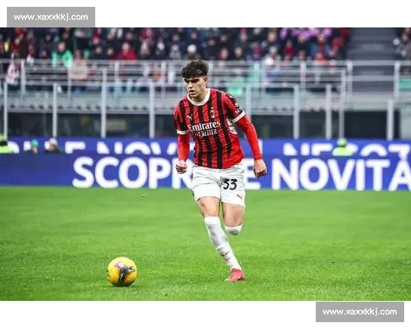 米兰官方发布 33 号巴特萨吉主题壁纸，红黑守护时刻在线